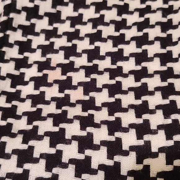 NWT houndstooth scarf - Picture 6 of 6